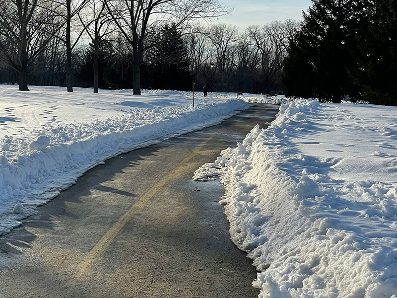 Hotel-driveway-gritted-for-safe-guest-access.jpg